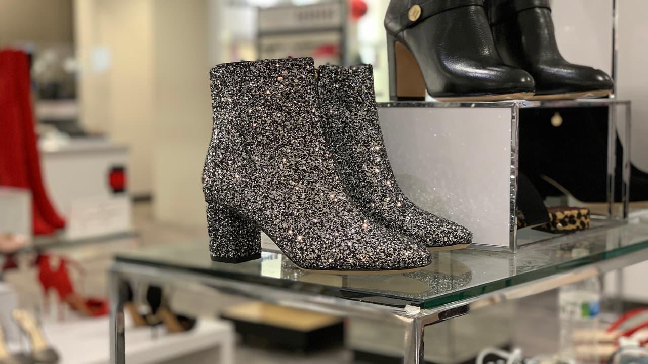 En esta misma lista, incluye otras compras como alimentos, bebidas y 
<a href="https://www.univision.com/local/houston-kxln/luces-navidenas-houston-magical-winter-hights-fotos">decoración navideña. </a>