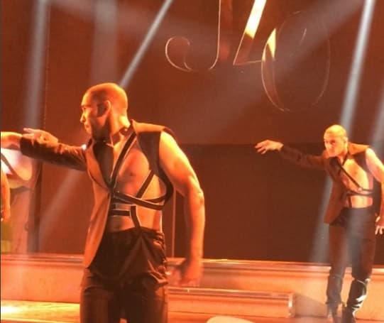 No es la primera vez que Jenni canta en una fiesta privada y recibe un pago millonario, ya en febrero de 2015 cantó para el magnate Sajay Hinduja, quien le pagó 900 mil dólares por la actuación.