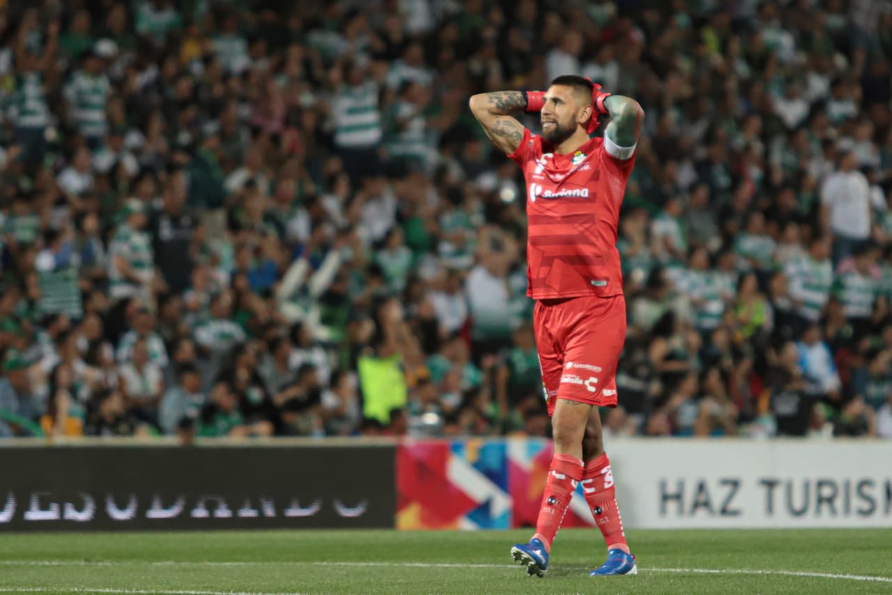 Le gusta anotarle a Rayados y también a sus ídolos como Jonathan Orozco a quien le ha metido siete en Monterrey y con el Santos Laguna.