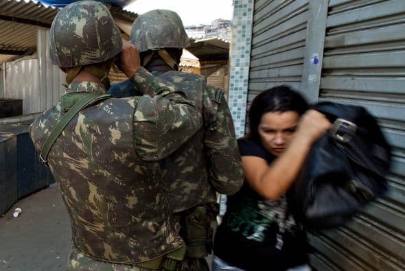 La tensión en las calles sigue. Los ciudadanos transitan con miedo e incertidumbre de los movimientos que podría realizar la policía militar.