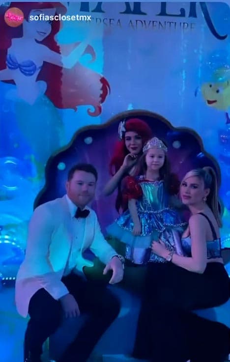 Canelo nos ha demostrado que no sabe vivir la vida de a poco, y si es para complacer a sus hijas menos. Una muestra de ello se dio en el cumpleños número 4 de su hija menor. A la pequeña le organizaron una fiesta temática inspirada en la sirenita, a la que por su puesto asistió Ariel.