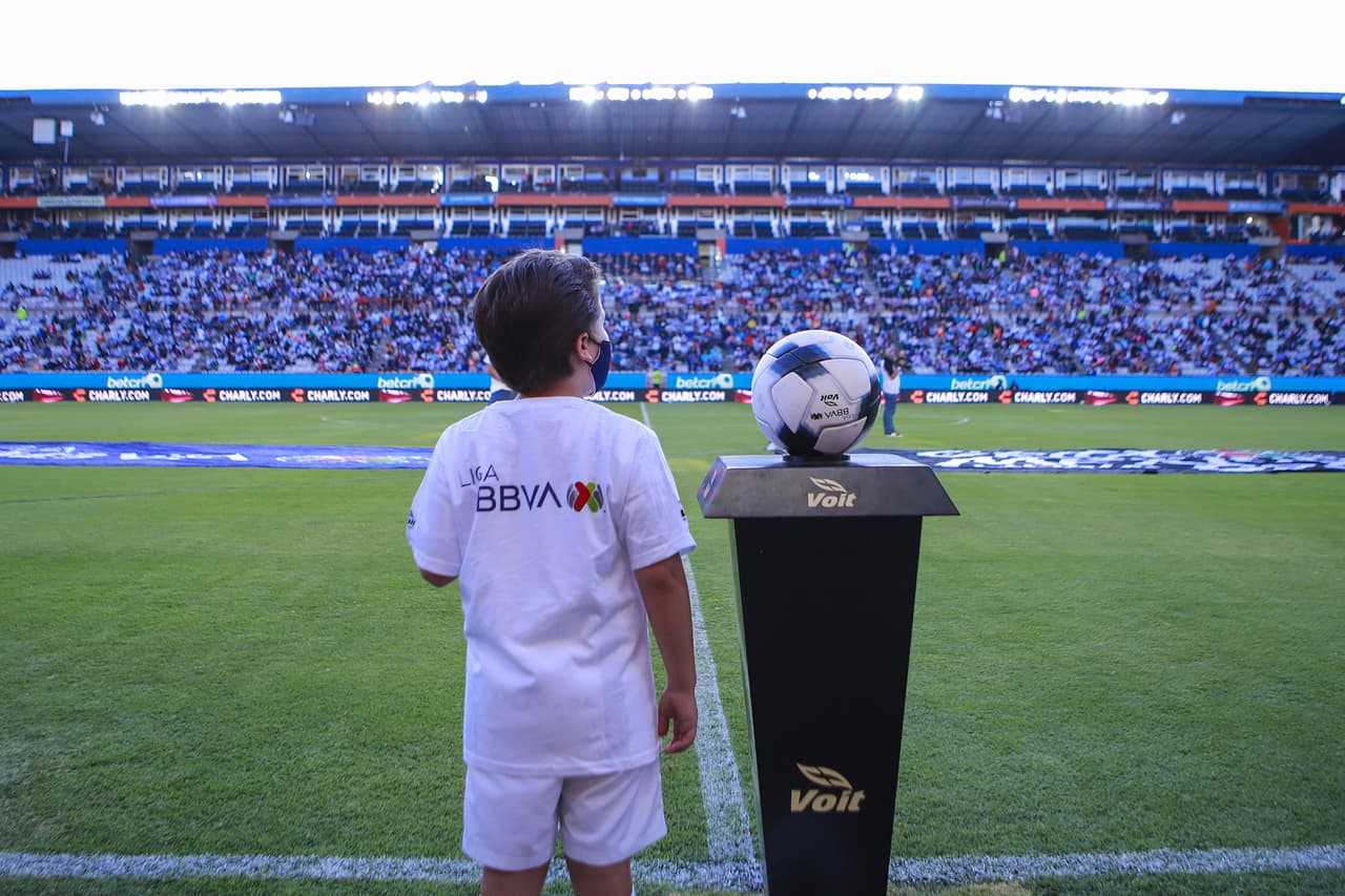 Los Tuzos jugaron mejor los dos tiempos en la cancha del Hidalgo y en 10 minutos abrieron el marcador con una jugada a balón parado que el ‘Pocho’ Guzmán se encargó de meter con la frente.