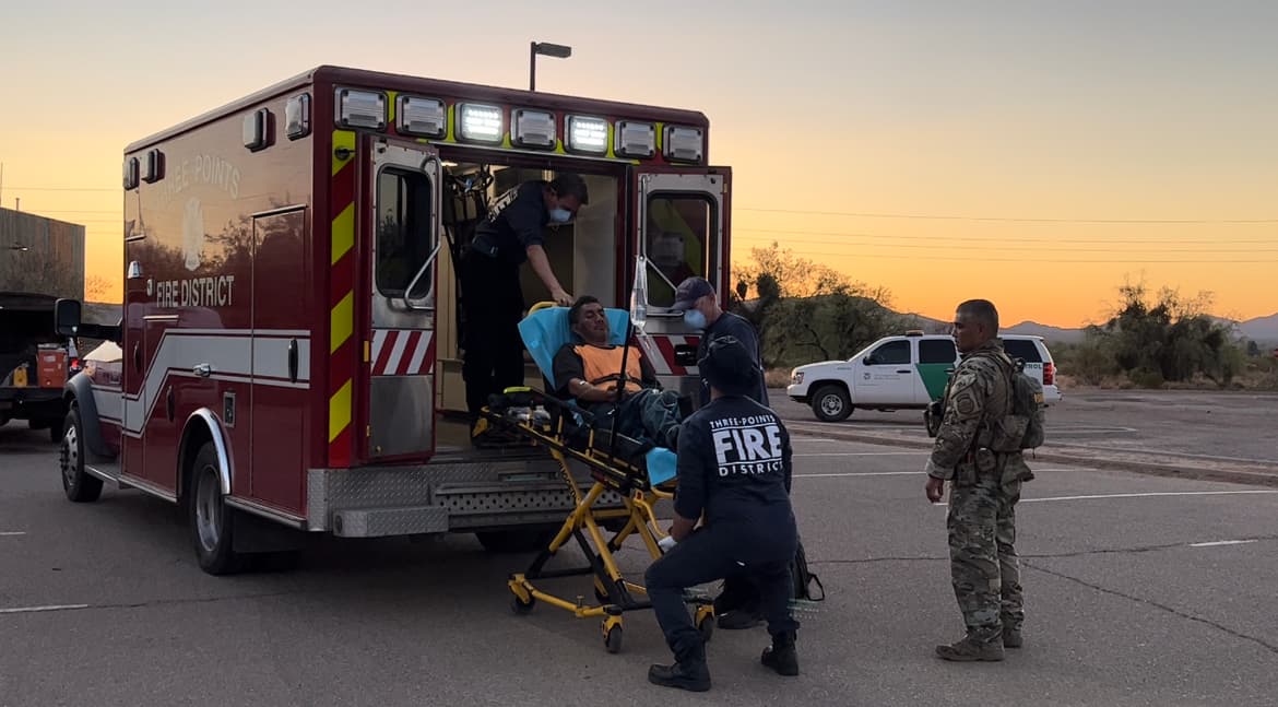 Su compañero de travesía Sebastian Ronaldo fue trasladado a la estación de la Patrulla Fronteriza, para ser procesado y a Pachecho lo llevaron a un hospital de Tucson.