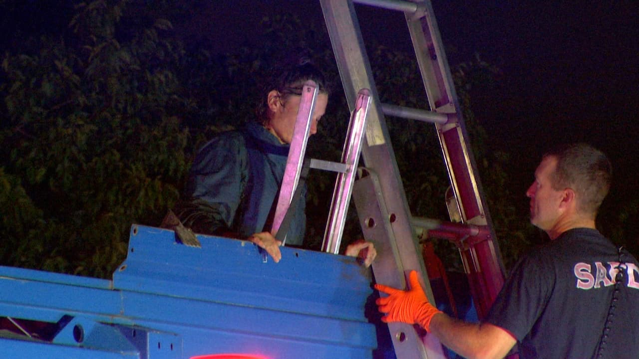 Cuando el operador del vehículo prensó la basura, escuchó que una persona estaba gritando, de acuerdo con la información de las autoridades.