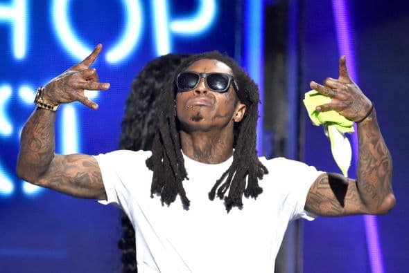 Ante el revuelo, el cantante ofreció disculpas, pero no se salvó de que sus fans lo criticaran a través de las redes sociales.