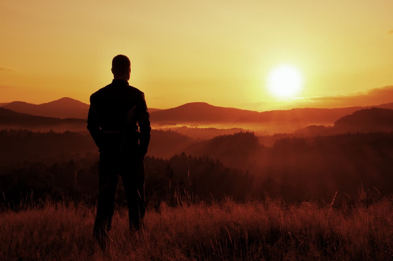 Se termina lo obsoleto y se abre un nuevo comenzar, un arreglo de todo una reevaluación de la vida, valores, lo que realmente vale la pena. ¡Empiezas a vivir realmente cada día!