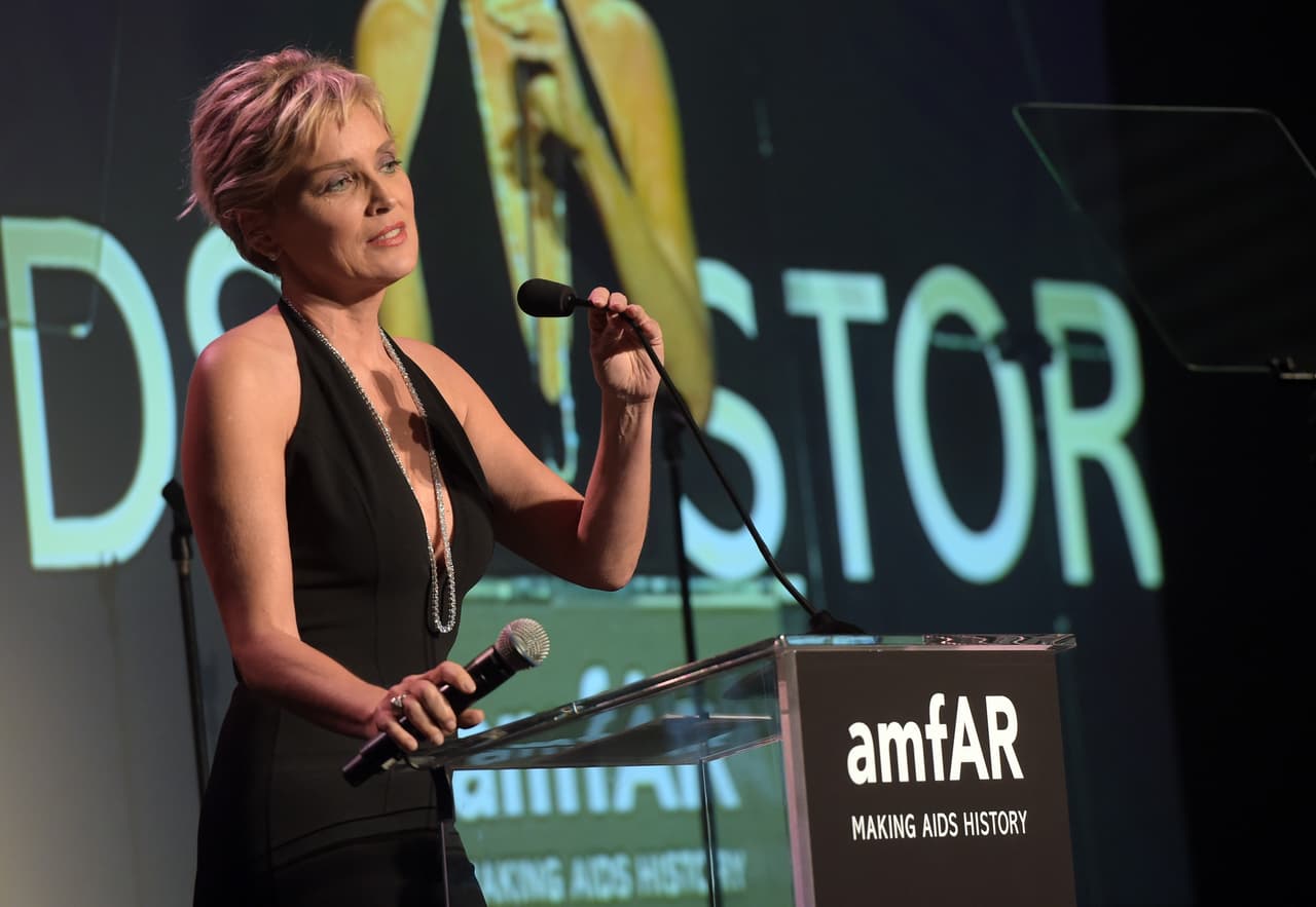 Sin embargo, Sharon decidió devolverle el anillo de compromiso a Wager. En aquel entonces se dijo que lo hizo por correo postal.
<br>