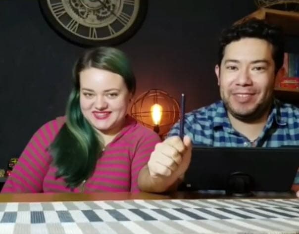 "
<b>¡Sorpresa, vamos a ser papás!</b>", dijeron ambos al finalizar el clip publicado en Instagram.
<br>