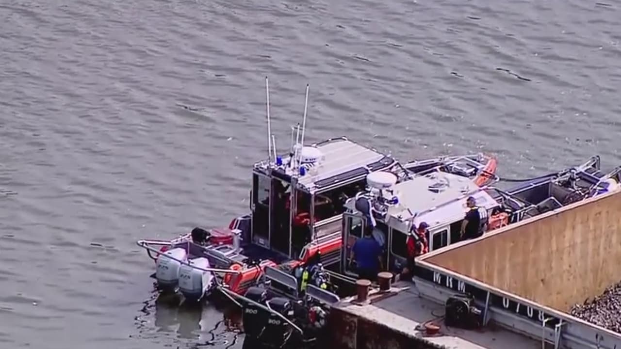 Continúa la búsqueda por la cuarta víctima de accidente de bote en las aguas del río Chicago