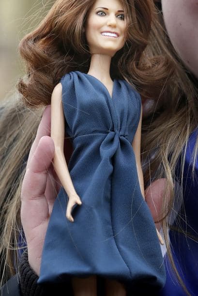 Es tan encantadora que ya tiene su propia muñeca.