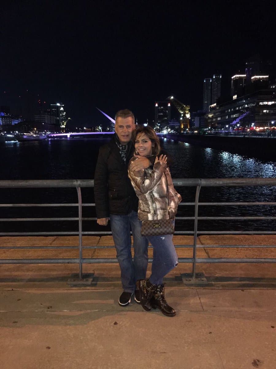 Según la revista '
<b>TVNotas</b>' el botox se lo colocó en argentina motivado por Erika, su bella novia, quien ahora disfruta de su nueva y atractiva imagen.