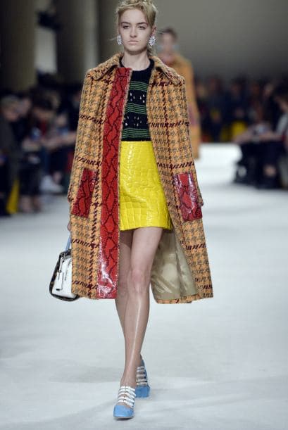 Esta firma agregó distintas prendas en cuero, en colores divertidos y con texturas diferentes.