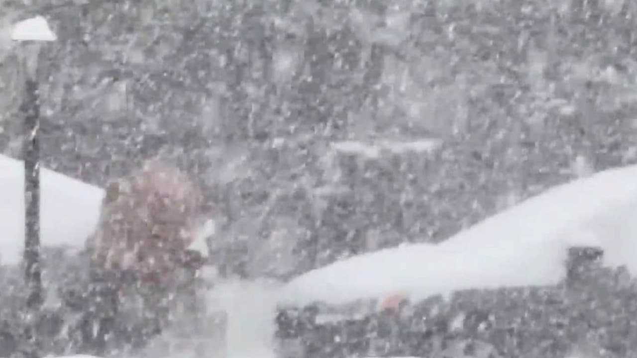 Así se ven las intensas nevadas en Chicago, Illinois; sigue la limpieza en calles por efectos de la tormenta invernal