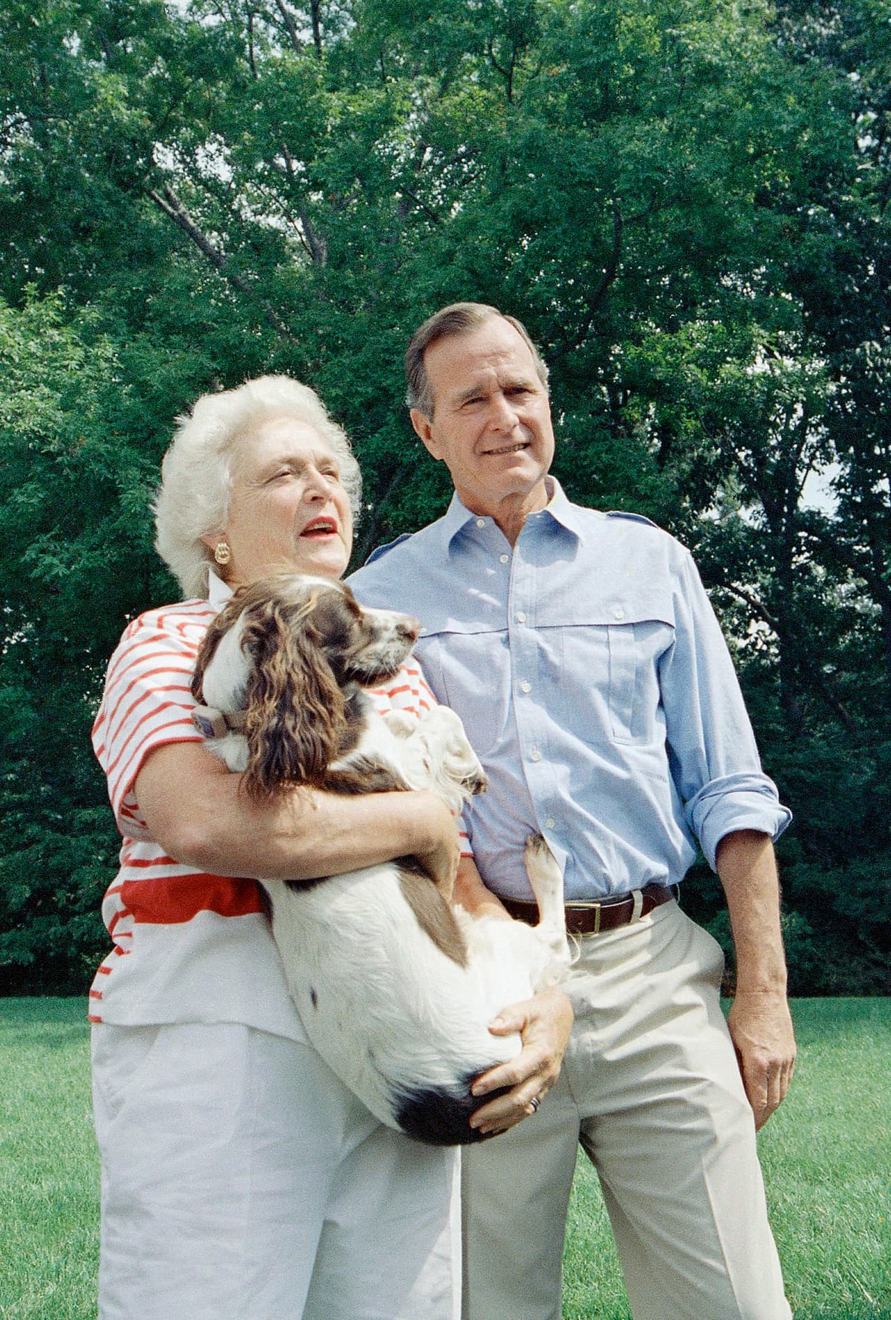 En esta foto del 3 de septiembre de 1988, el entonces vicepresidente George H.W. Bush y Barbara.