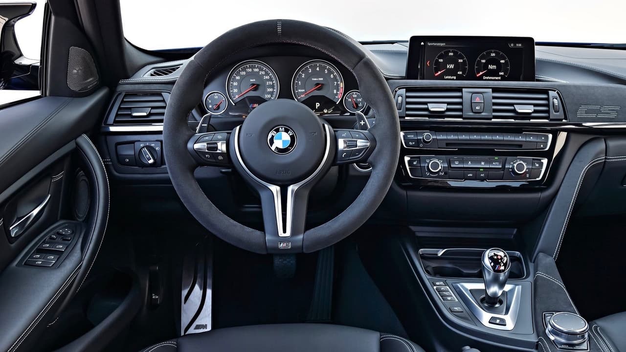 <h3 class="cms-h3-H3">3. BMW </h3>
<br>
<br>BMW se situó como la tercera marca de automóviles más valiosa de 2018 con una valoración de 
<b>25,620 millones de dólares</b> que duplica a la marca que alcanzó el cuarto lugar y que representa una ganancia de 4 puntos porcentuales respecto al ranking de 2017. Aún así BMW perdió un puesto respecto al segundo lugar que ocupó en la misma lista en año pasado.
<br>
<br>BMW ocupó el lugar número 47 entre las 100 marcas más valiosas de BrandZ para 2018.