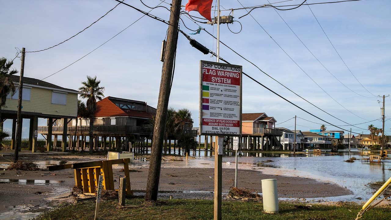 Durante este jueves y tras tocar tierra, Laura se ha debilitado y ahora es una tormenta tropical impactando en Arkansas.
