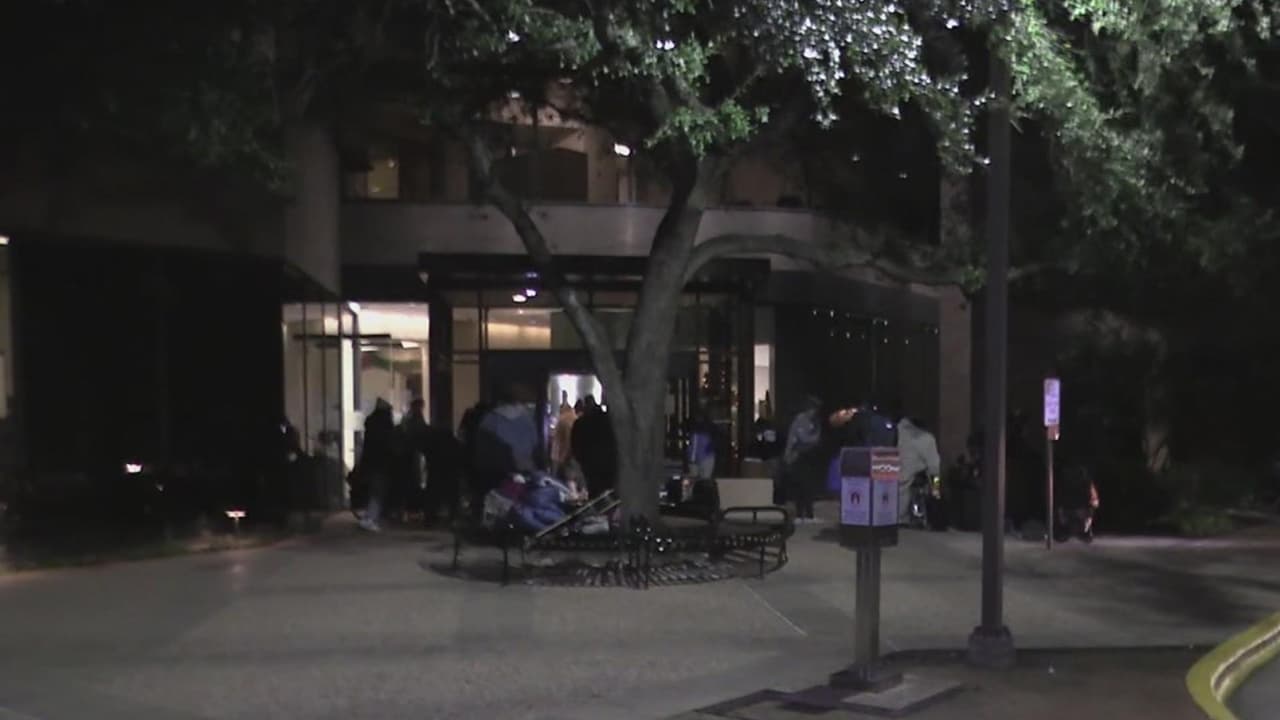 Ciudad de Austin abre centros de calentamiento y abrirá albergues en la noche