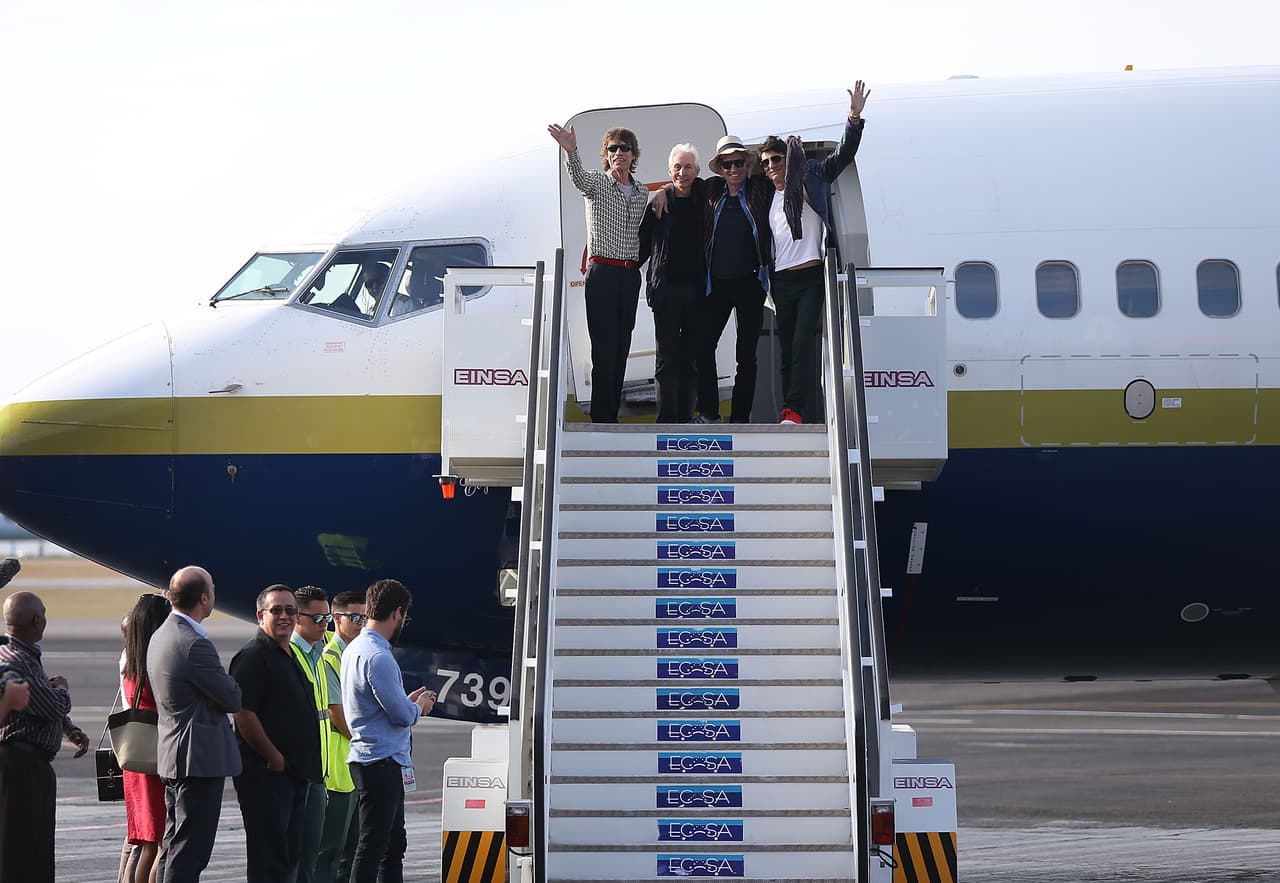 Obvio llegaron como auténticos 'rockstars'; saludaron desde la puerta del avión con las manos al aire y una enorme sonrisa.