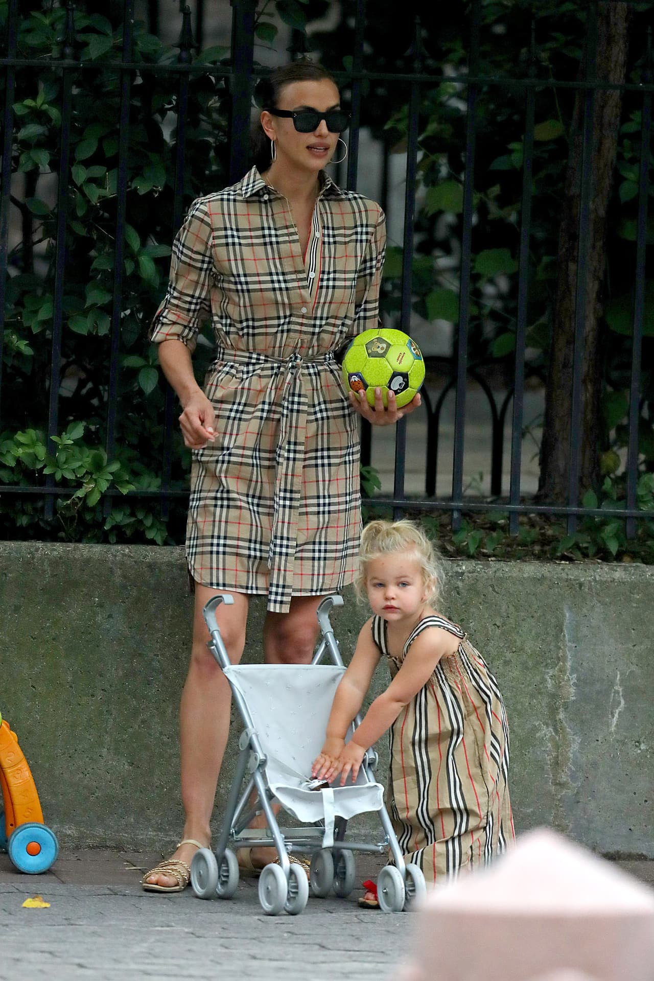 "Ambos tienen trabajos que llevan mucho tiempo y compartir la custodia de su hija será la mejor situación para todos ellos", destacó la fuente.