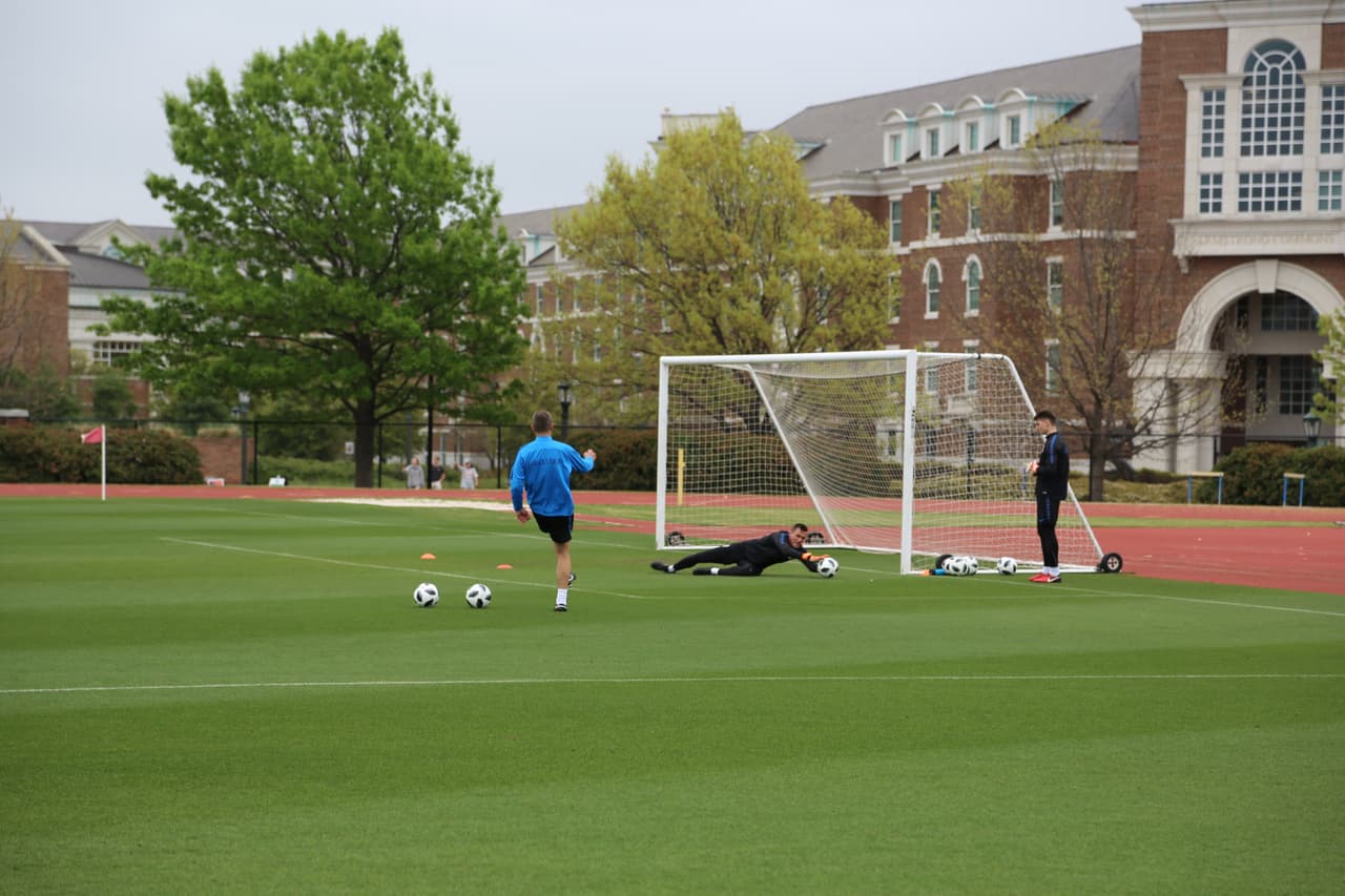 Con el delantero Mario Mandzukic la situación es semejante y ya viajó de regreso a Italia para integrarse con la Juventus.