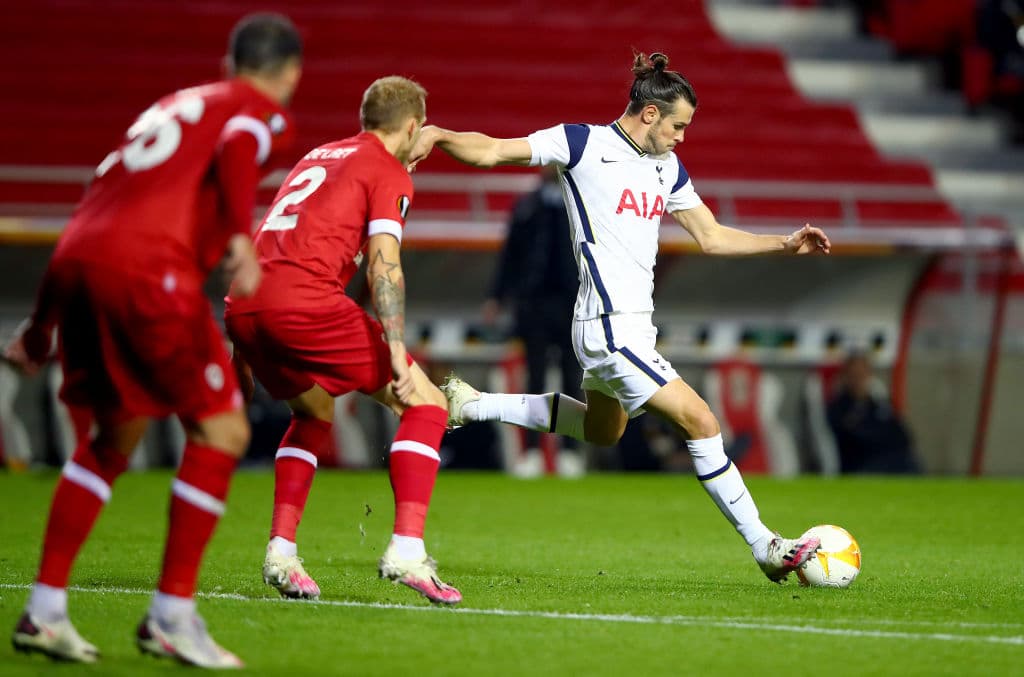 Tottenham es derrotado ante Royal Antwerp por la mínima. Lior Refaelov se encargó de darle la victoria a su equipo a los 29 minutos del encuentro. Los de Mourinho no pueden ante el equipo belga durante la segunda fecha de la UEFA Europa League.