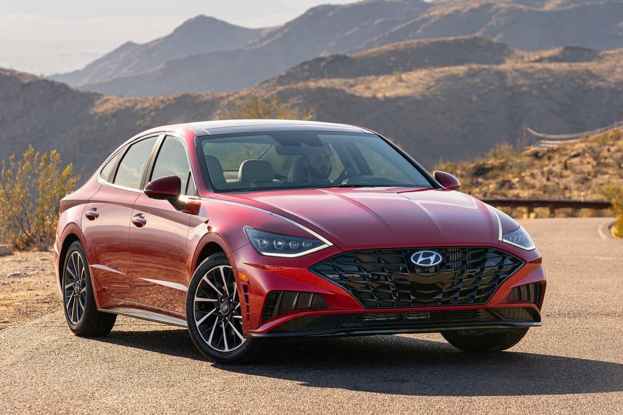 Hyunday Sonata | Existen numerosos sistemas y dispositivos antirrobo diseñados para hacer que los vehículos sean más difíciles de robar o más fáciles de rastrear y recuperar. Así es como funcionan algunos de ellos:
<br>