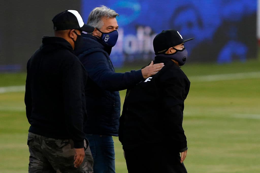 Ni coronavirus ni recaída en las drogas: Maradona está hospitalizado por un cuadro depresivo, según su médico