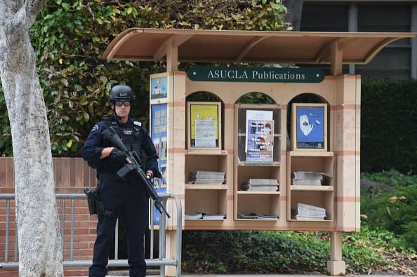 El mortal tiroteo continúa bajo investigación por el LAPD y los agentes federales.