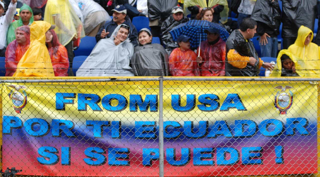 Con lluvia o sin lluvia, los ecuatorianos se hacen sentir llegando desde todas partes del continente americano.