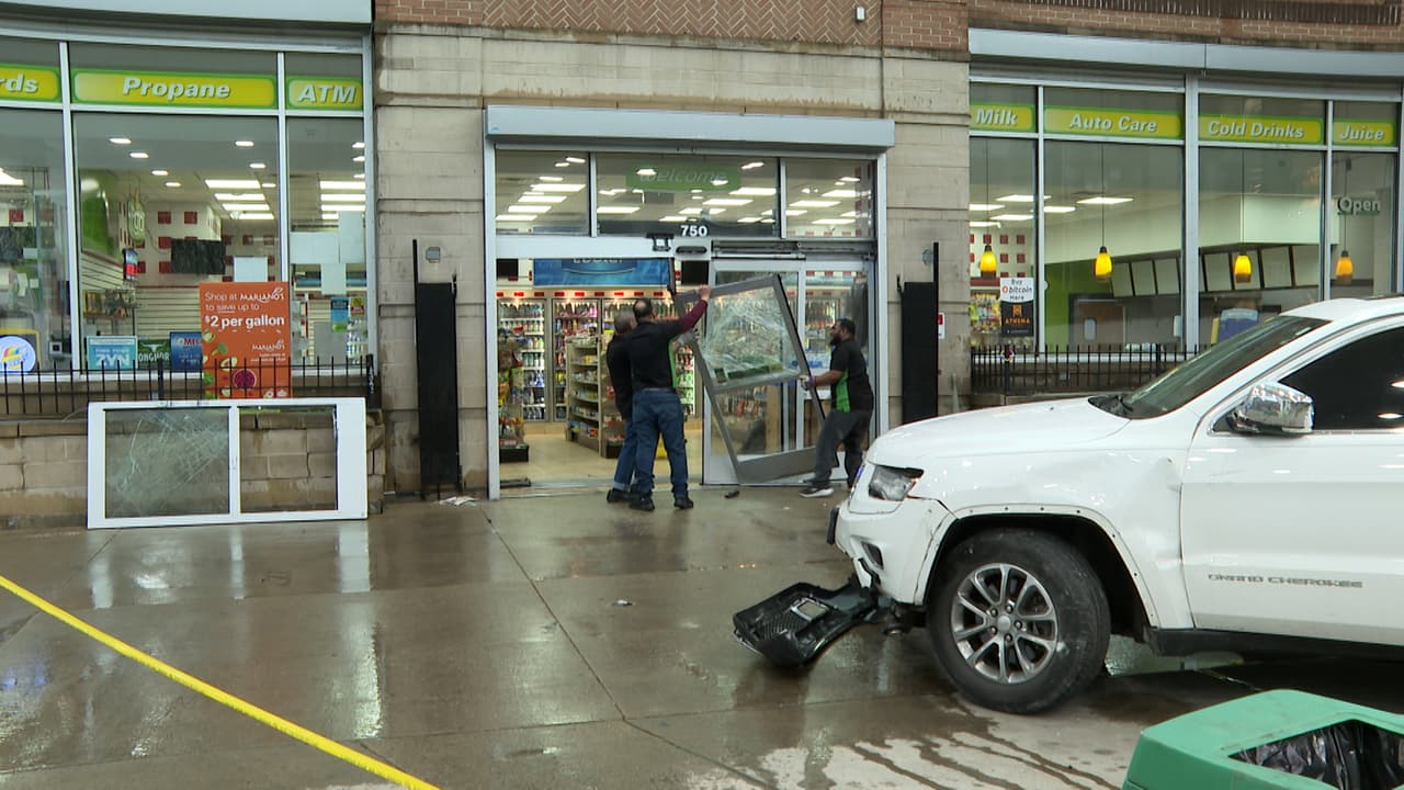 Aparatoso robo en River North: irrumpen en gasolinera BP para llevarse un cajero automático