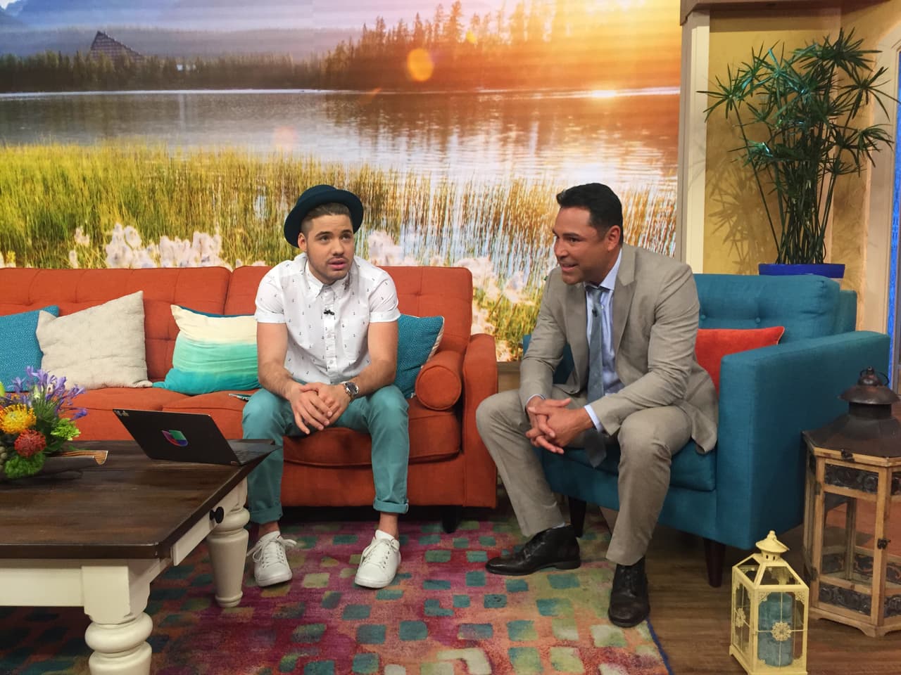 Para nuestro chico de las redes es un honor conocer a un hombre tan tenaz como Oscar de la Hoya.