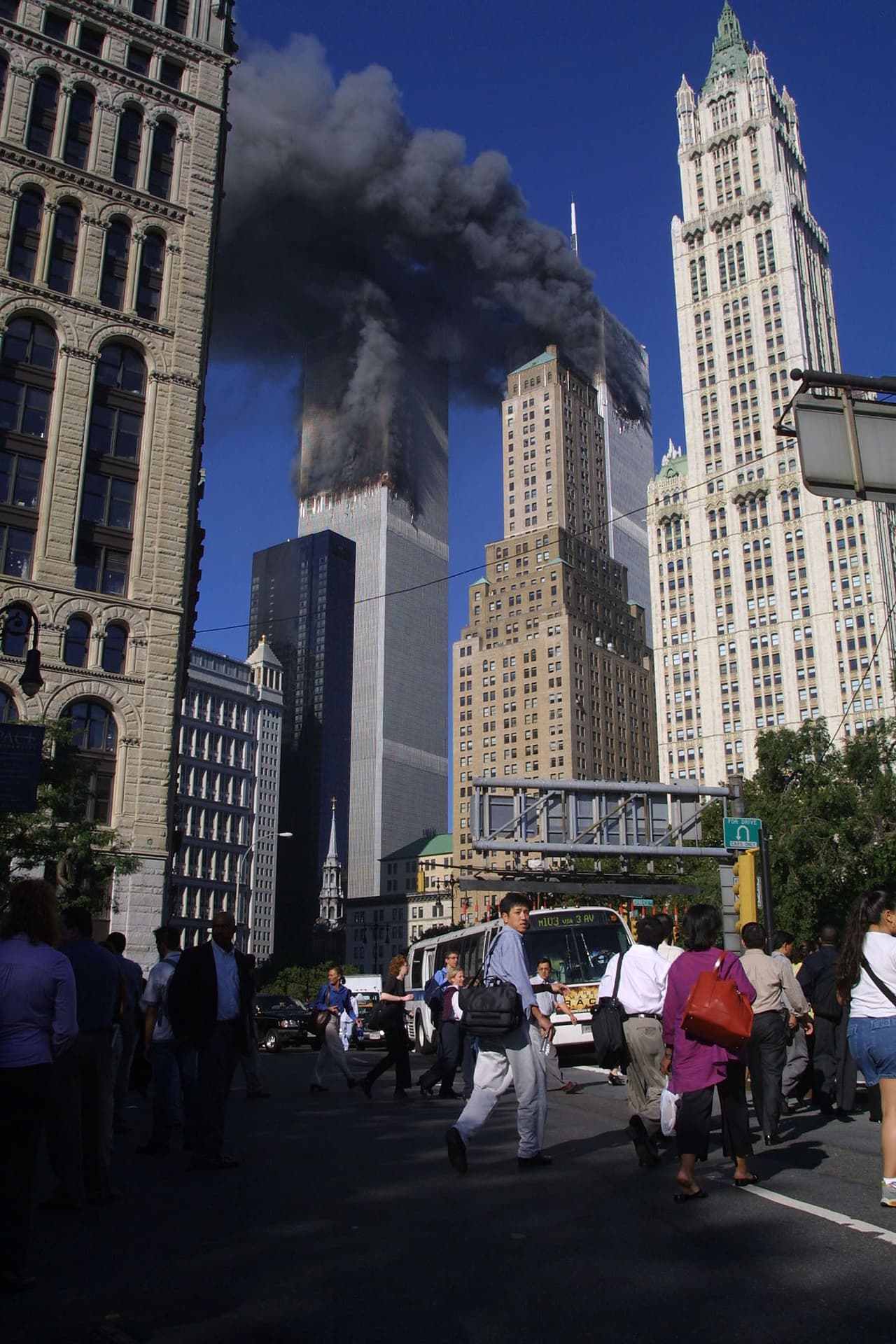 <b>¿Son una amenaza real?</b>
<br>Hasta que en septiembre de 2001 empezaron a distribuirse en Estados Unidos sobres con ántrax, muchos analistas dudaban seriamente de la posibilidad de ataques bioterroristas, una vez que las armas biológicas siempre fueron consideradas demasiado técnicas para representar un verdadero riesgo para la población.
<br>