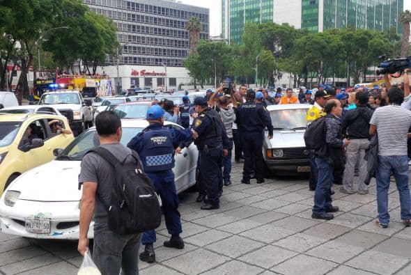 "No tenemos para comprar un carro del año. ¿Qué vamos a hacer?", dijo un hombre que no quiso revelar su identidad.