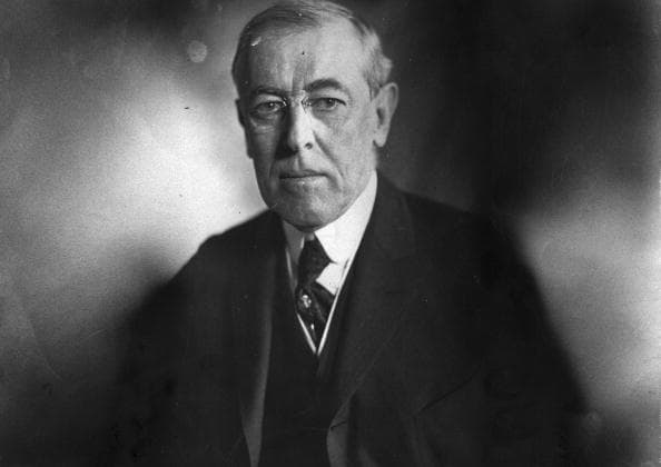 <b>Woodrow Wilson</b> tuvo síntomas de 
<b>depresión</b> durante su mandato. En 1919 sufrió un accidente cerebrovascular que, según se dice, lo dejó incapacitado, pero todo se mantuvo en secreto. Historiadores luego descubrieron que su esposa asumió parte de sus labores en la presidencia.