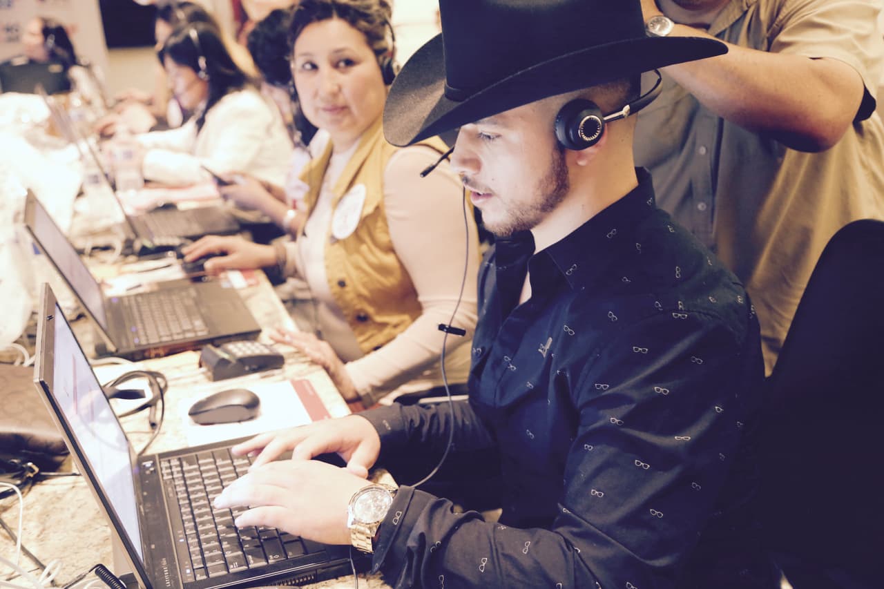 Roberto Tapia, Régulo Caro, Jesus Mendoza, Helen Ochoa, Jonatan Sánchez, Villa 5 y Cheyo Carrillo se pusieron la camiseta de St. Jude y pusieron su granito de arena en el Radiotón. ¡Gracias de todo corazón de parte de los niños, St. Jude y la familia Univision!