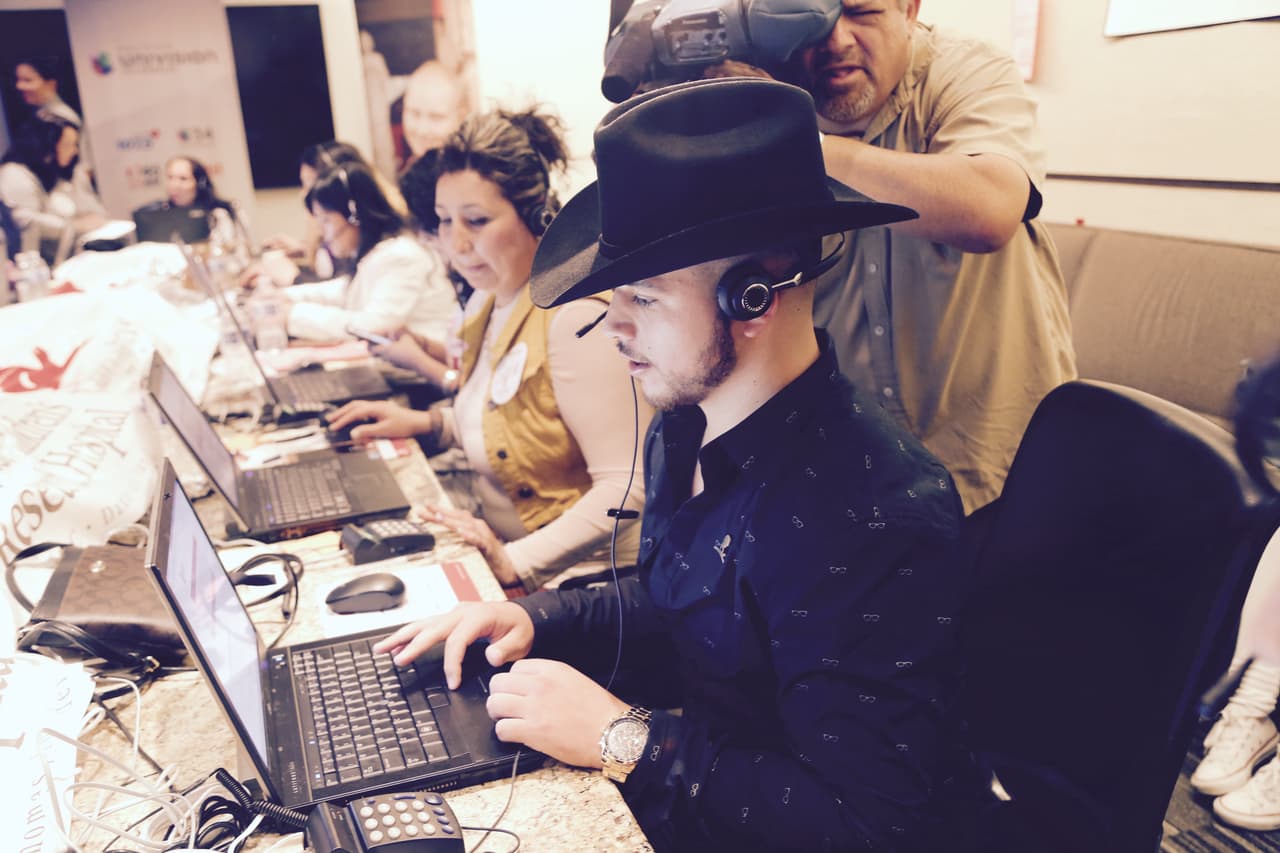 Roberto Tapia, Régulo Caro, Jesus Mendoza, Helen Ochoa, Jonatan Sánchez, Villa 5 y Cheyo Carrillo se pusieron la camiseta de St. Jude y pusieron su granito de arena en el Radiotón. ¡Gracias de todo corazón de parte de los niños, St. Jude y la familia Univision!