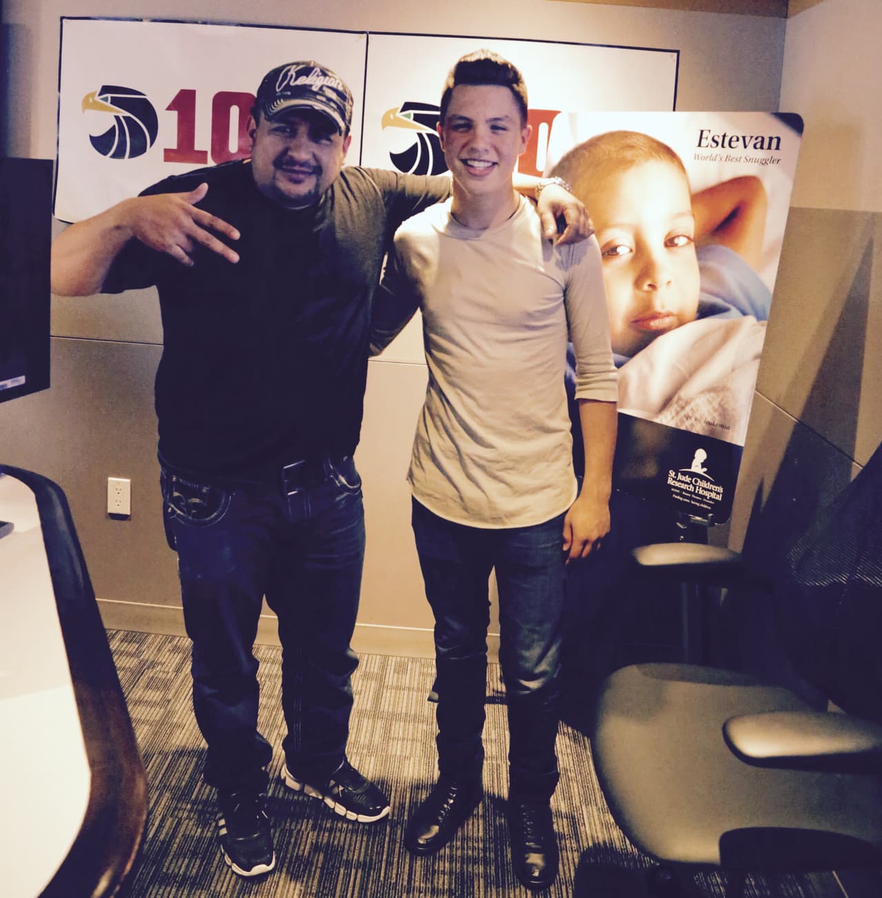 Roberto Tapia, Régulo Caro, Jesus Mendoza, Helen Ochoa, Jonatan Sánchez, Villa 5 y Cheyo Carrillo se pusieron la camiseta de St. Jude y pusieron su granito de arena en el Radiotón. ¡Gracias de todo corazón de parte de los niños, St. Jude y la familia Univision!