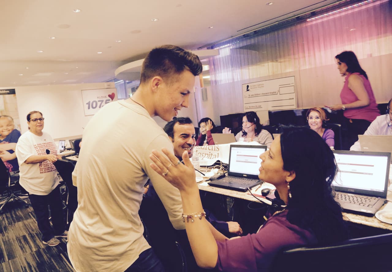 Roberto Tapia, Régulo Caro, Jesus Mendoza, Helen Ochoa, Jonatan Sánchez, Villa 5 y Cheyo Carrillo se pusieron la camiseta de St. Jude y pusieron su granito de arena en el Radiotón. ¡Gracias de todo corazón de parte de los niños, St. Jude y la familia Univision!