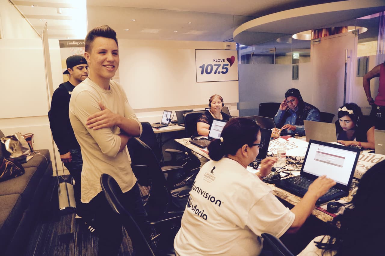 Roberto Tapia, Régulo Caro, Jesus Mendoza, Helen Ochoa, Jonatan Sánchez, Villa 5 y Cheyo Carrillo se pusieron la camiseta de St. Jude y pusieron su granito de arena en el Radiotón. ¡Gracias de todo corazón de parte de los niños, St. Jude y la familia Univision!