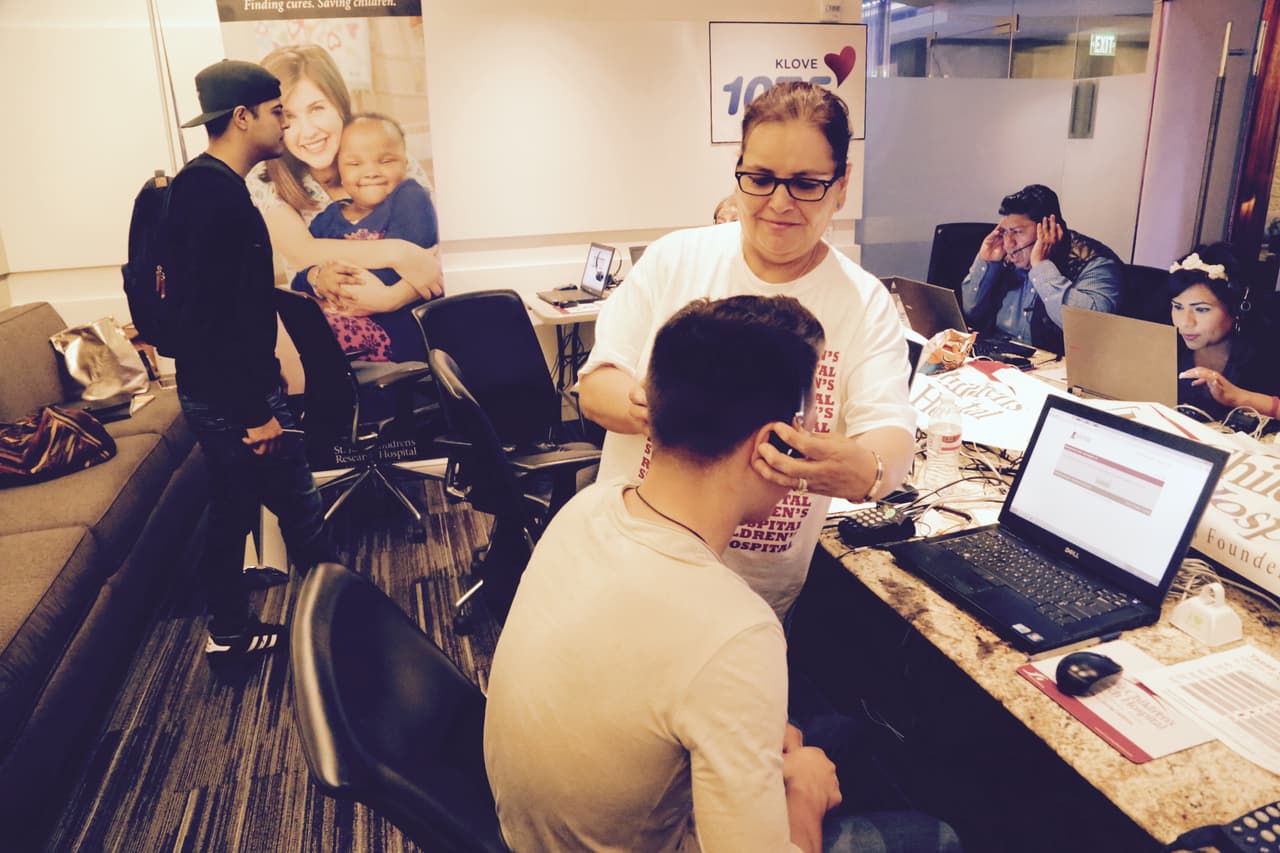 Roberto Tapia, Régulo Caro, Jesus Mendoza, Helen Ochoa, Jonatan Sánchez, Villa 5 y Cheyo Carrillo se pusieron la camiseta de St. Jude y pusieron su granito de arena en el Radiotón. ¡Gracias de todo corazón de parte de los niños, St. Jude y la familia Univision!