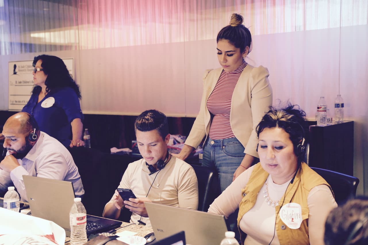 Roberto Tapia, Régulo Caro, Jesus Mendoza, Helen Ochoa, Jonatan Sánchez, Villa 5 y Cheyo Carrillo se pusieron la camiseta de St. Jude y pusieron su granito de arena en el Radiotón. ¡Gracias de todo corazón de parte de los niños, St. Jude y la familia Univision!