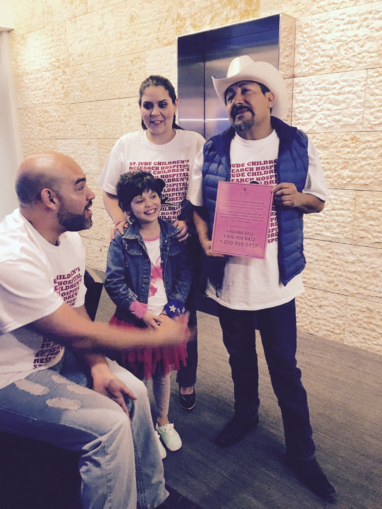 Roberto Tapia, Régulo Caro, Jesus Mendoza, Helen Ochoa, Jonatan Sánchez, Villa 5 y Cheyo Carrillo se pusieron la camiseta de St. Jude y pusieron su granito de arena en el Radiotón. ¡Gracias de todo corazón de parte de los niños, St. Jude y la familia Univision!