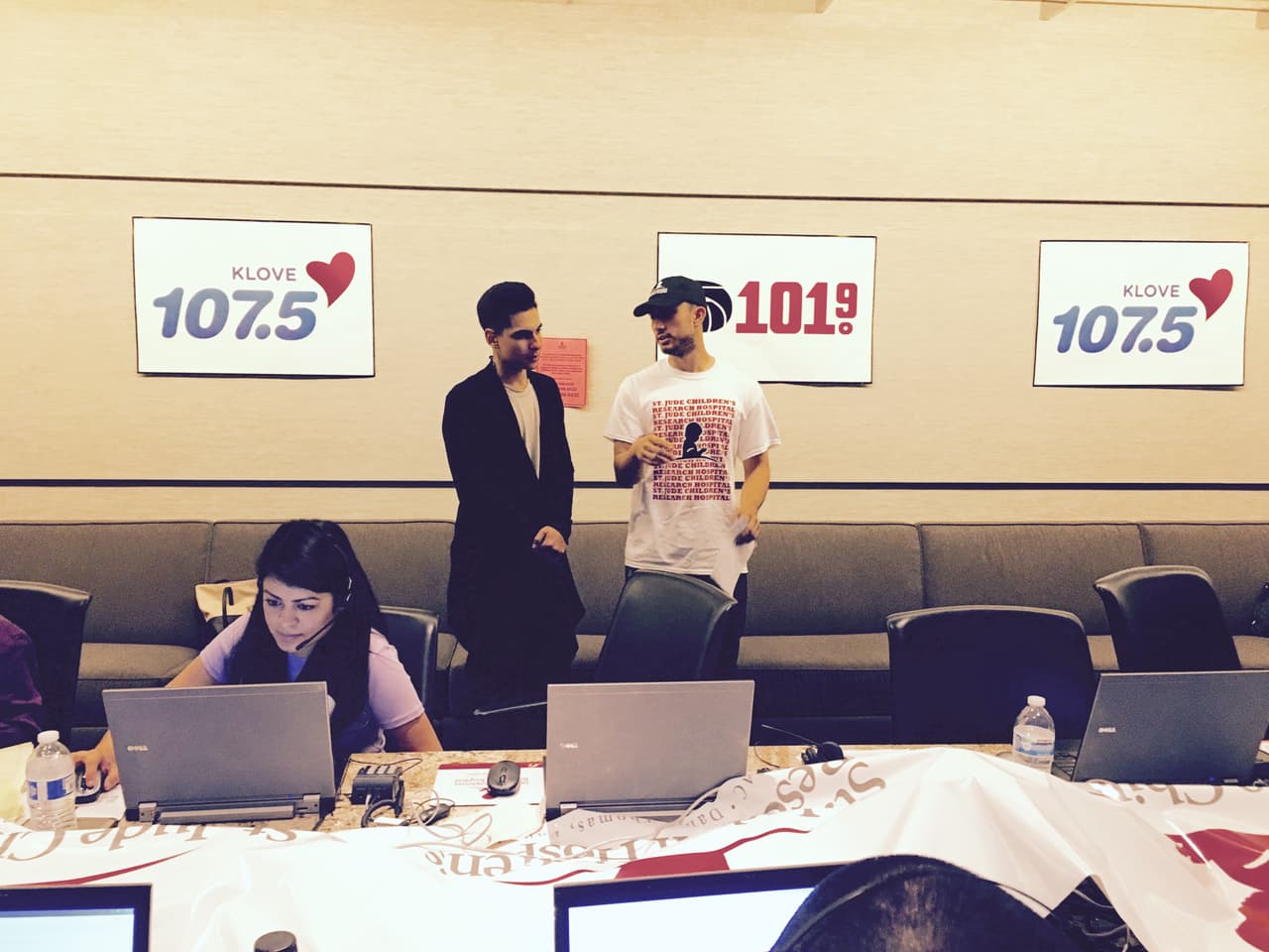 Roberto Tapia, Régulo Caro, Jesus Mendoza, Helen Ochoa, Jonatan Sánchez, Villa 5 y Cheyo Carrillo se pusieron la camiseta de St. Jude y pusieron su granito de arena en el Radiotón. ¡Gracias de todo corazón de parte de los niños, St. Jude y la familia Univision!