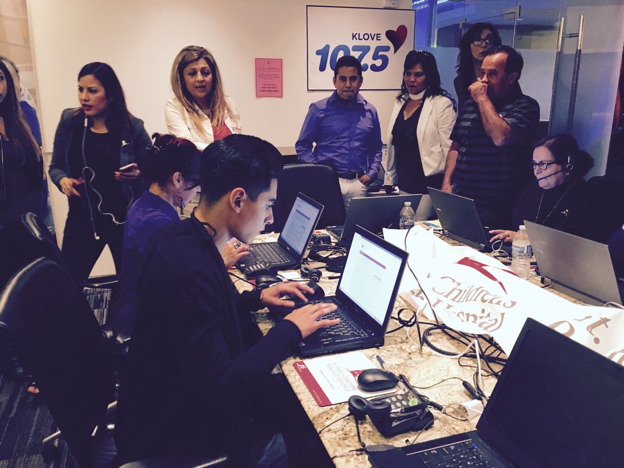 Roberto Tapia, Régulo Caro, Jesus Mendoza, Helen Ochoa, Jonatan Sánchez, Villa 5 y Cheyo Carrillo se pusieron la camiseta de St. Jude y pusieron su granito de arena en el Radiotón. ¡Gracias de todo corazón de parte de los niños, St. Jude y la familia Univision!