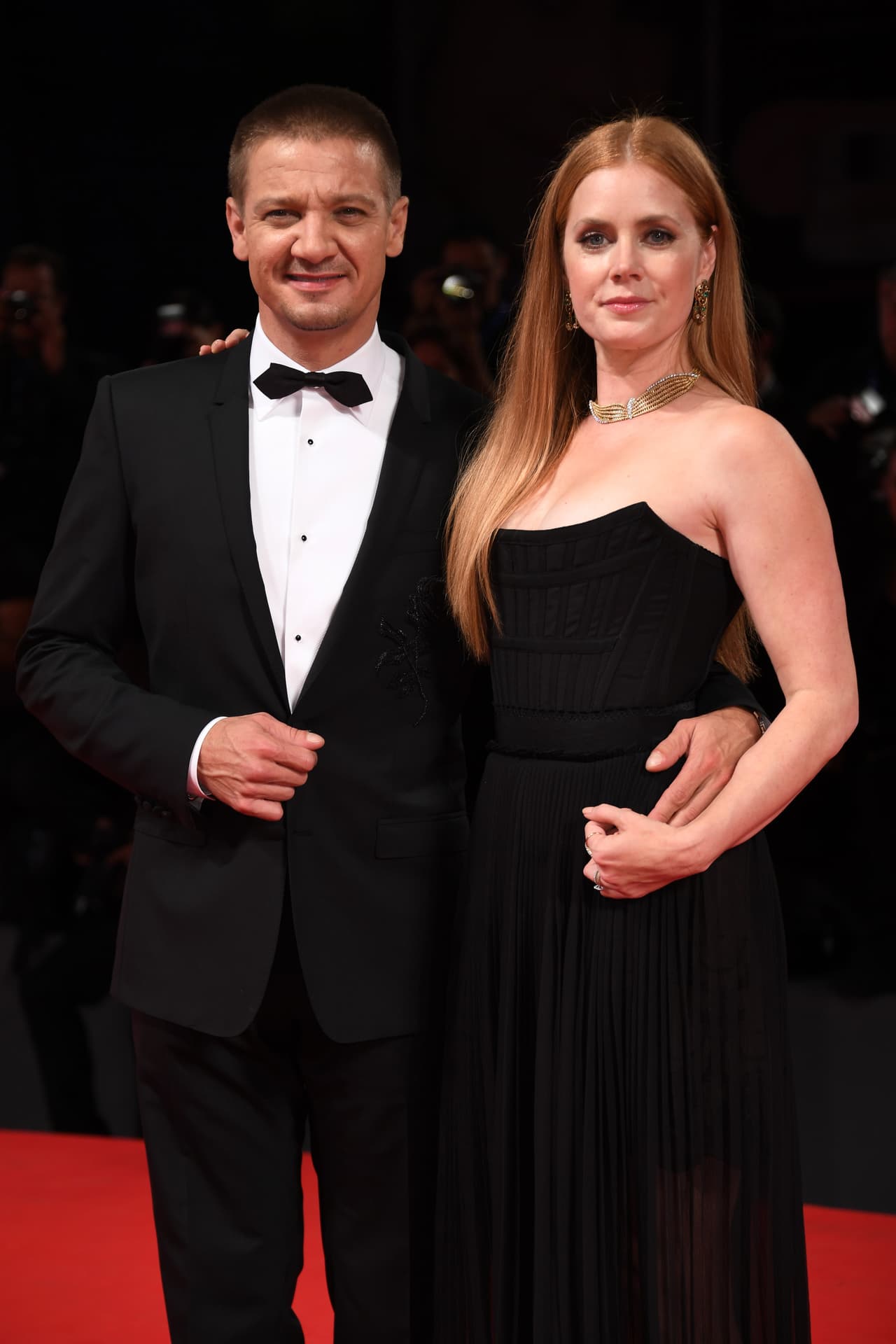 Amy Adams con su coestrella, Jeremy Renner.