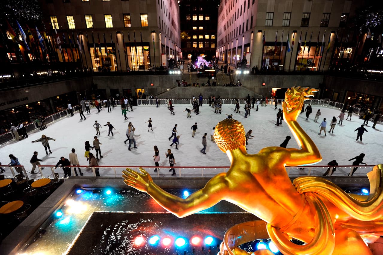 La 
<b>pista de hielo del Rockefeller Center</b> reabrirá el sábado 10 de octubre por su 90 aniversario; los primeros patinadores podrán ingresar desde las 9:00 a.m.