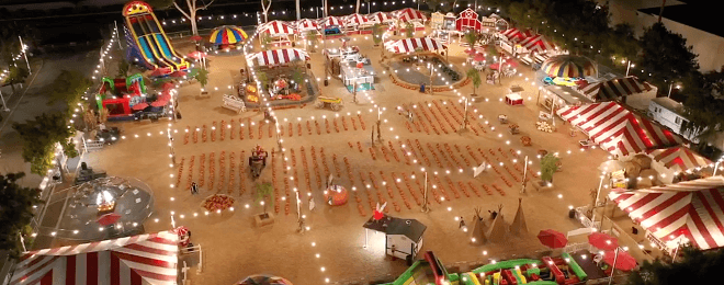 <b><a href="https://pumpkincity.com/" target="_blank">Pumpkin City</a></b>: 
<br>Con dos locaciones abiertas desde el 1 y hasta el 31 de octubre, la mini granja de calabazas ofrece atracciones como un carrusel, juegos, zoológico de mascotas, tienda general.
<br>Dirección: Anaheim Town Square, 2180 E. Lincoln Anaheim y en Laguna Hills Mall, 24203 Avenida de la Carlota, Laguna Hills
<br>