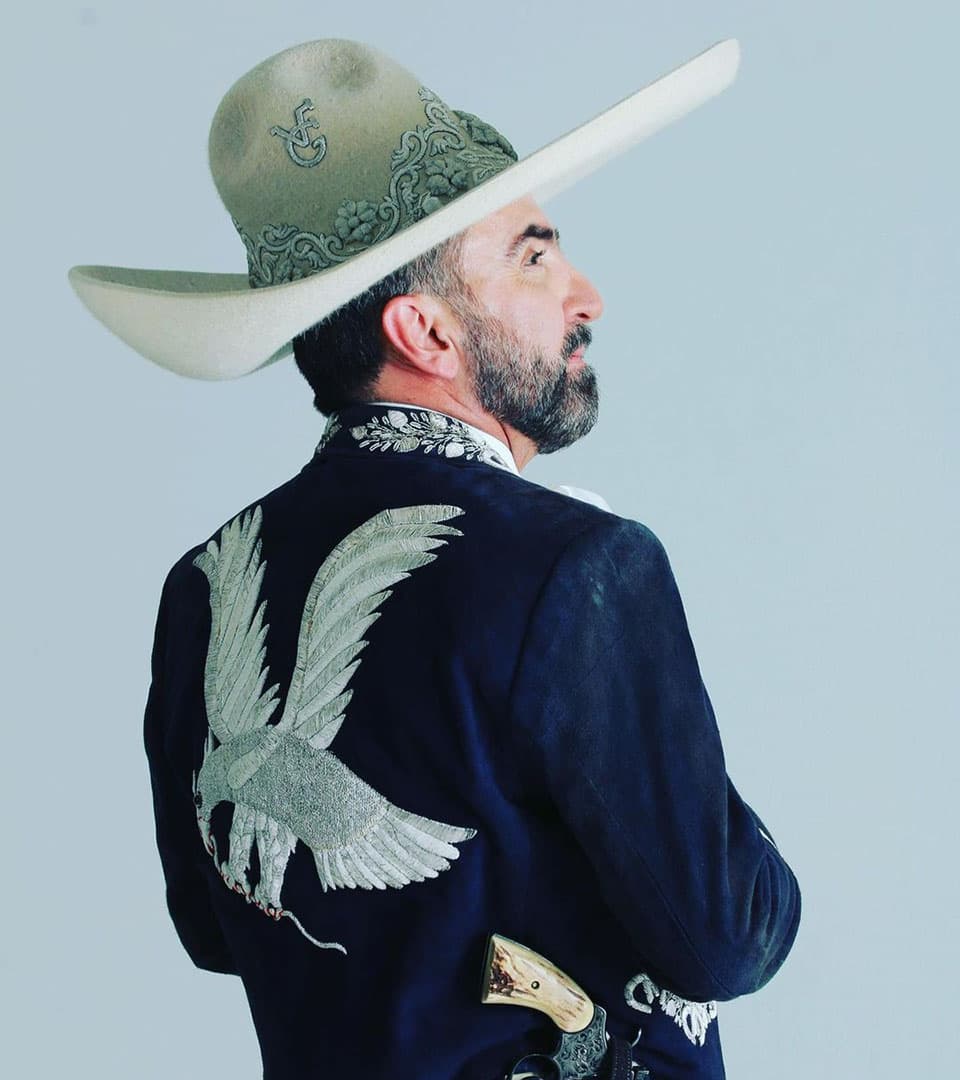 Sin embargo, lo que sorprende en el caso es que el cantante de 57 años estuvo privado de su libertad y en contra de su voluntad, algo como un secuestro.