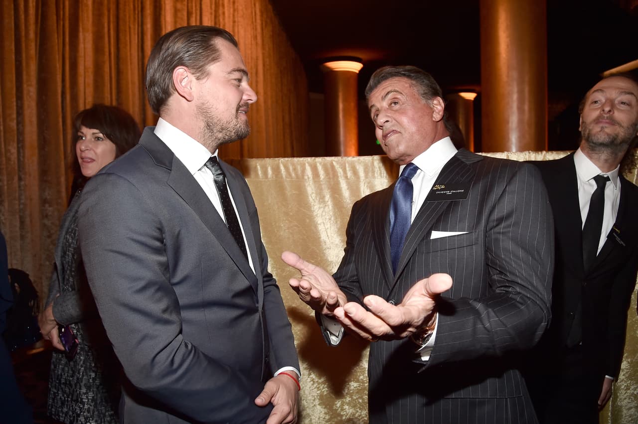 ¡Ah, qué buena plática! Nos hubiera encantado saber de qué trataba la charla entre DiCaprio y el señor Stallone.