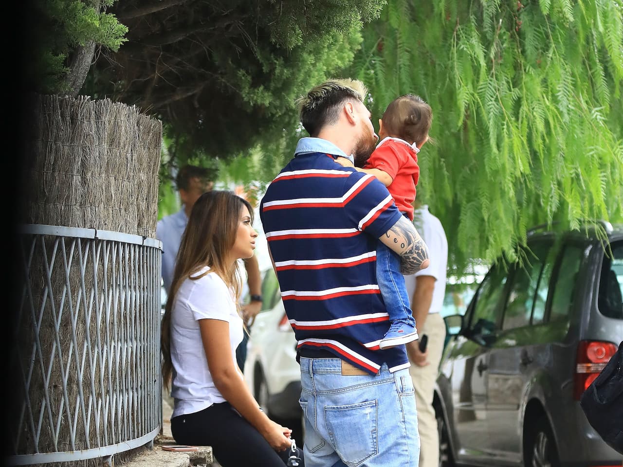 Él respondió de la misma manera.